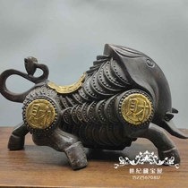 Boutique antique bronze home living room TV cabinet decoration antique brass Qianlong year gilt gold rich cattle ornaments
