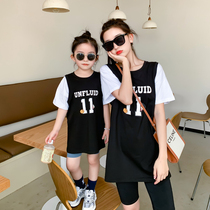  Xixi Mothers special parent-child costume fake two medium-length loose T-shirt skirt summer dress net red Western style mother and daughter outfit