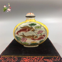 Collection of antique features Folk handicrafts Antique porcelain snuff bottles Old goods high-end business decorative ornaments goldfish