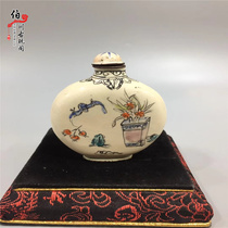 Collection of antiques folk handicrafts antique porcelain snuff bottles high-grade flowers and birds business decoration ornaments