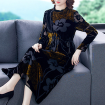 Golden velvet dress Noble Western autumn and winter 2021 New four or five ten year old mother long sleeve base skirt big name