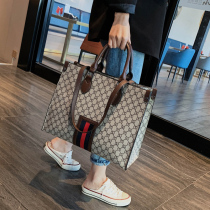 Small ck bag female 2021 new fashion fashion French niche high-end sense wild large capacity tote handbag summer