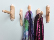 Country vintage solid wood creative branch clothes hook Pastoral simple decorative hook Peeled branches nail-free adhesive hook