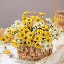 Small daisy bouquet emulated flower pendulum pieces with dry floral picnic decoration flowers foreign chamomile fake flower photo-prop furnishing