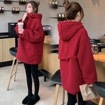 Pregnant women autumn winter coat fashion model 2021 New Net red out large size coat thick lamb hair red sweater