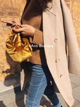 (ANTI)21SS vintage velvet dumpling bag Gold Gold Hand bag French niche handbag womens bag