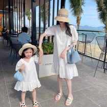 Pro-sub-dress 2021 Summer new tidal wave Mother woman Blister Sleeves Dress Girl White V Collar Embroidered Hollowed-out Princess Dress