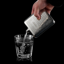  High-end Russian imported metal crocodile pattern 304 stainless steel wine jug outdoor portable 6 oz flat wine jug