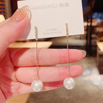 South Korean long-style pearl earrings earrings female new gilded pure silver needle ear nail minimalist about 100 lap net red temperament earrings