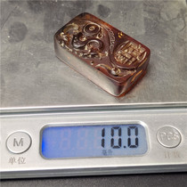 Qing Dynasty amber pendant carved dragon beeswax pendant old brand collected in the country