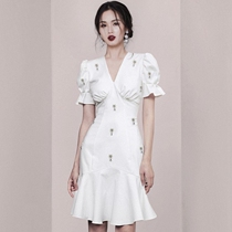 Fa-style retro temperament Hebbon wind collection waist fish tail Little white dress with dress Dress Birthday Party Small Gown you can wear normally