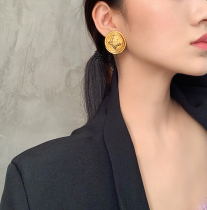 BOONEE Port Wind Retro Metal Buttons Big Ear Nail Temperament Superior Light Lavish Gold Design Sensation Unique Earbuds