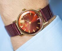 Lithuania Red ◇ Ancient 1970s luxury classic thin wine Red watch gold-plated mechanical watch