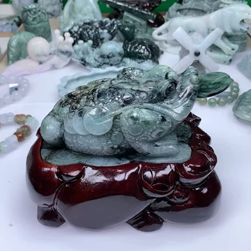 【翡翠？】青蛙神(蟾蜍)玉器置物　手把件 小擺件 金蟾翡翠摆件-金蟾翡翠摆件促销价格、金蟾翡翠摆件品牌- 淘宝