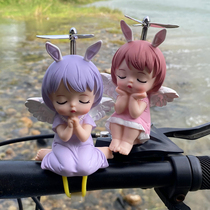 Anne Baby Beauty teen hands on a cute on-board swing piece helmet self-propelled bottle car electric motorcycle adornment