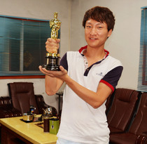 Academy Awards Little Golden Man 1:1 size Trophy Oscars Metal Trophy custom