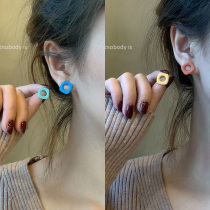 Simple personality color two-color hollow square stud earrings ins Sen small earrings earrings tide early autumn boom tide