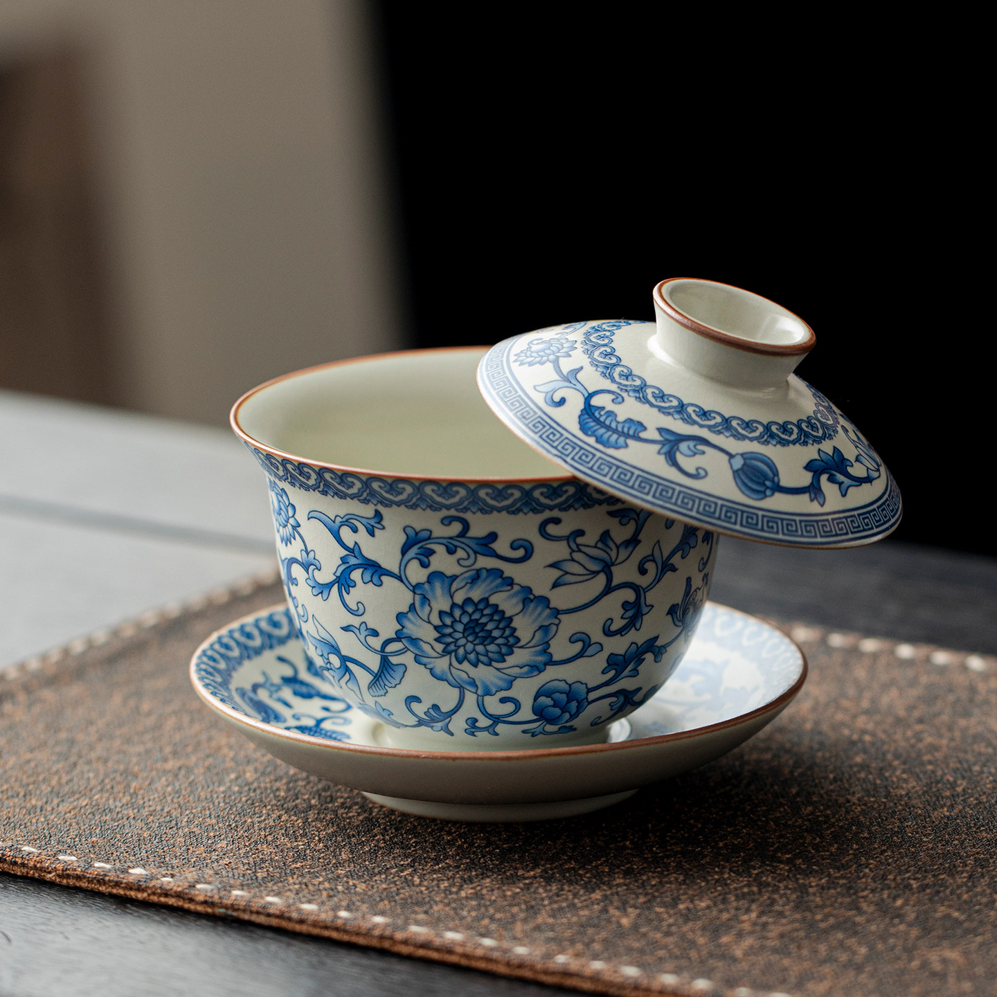青花双喜懺纏枝蓮茶壺 茶道具 香道具 装飾品 工芸品 美術品 置物 青花双喜懺纏枝蓮茶壺 茶道具 香道具 装飾品 工芸品 美術品 置物 青花