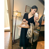 ◆ AMUM maternity wear ◆ Insured double 12 purchase in advance ~ three-color basic wild v-neck knitted dress