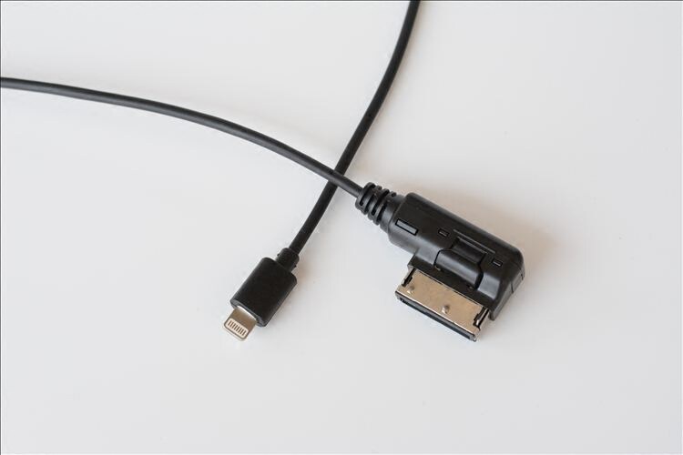 Mercedes-Benz GLK C63 E200L AMI multimedia interface iPhone 6S 5S charging cable