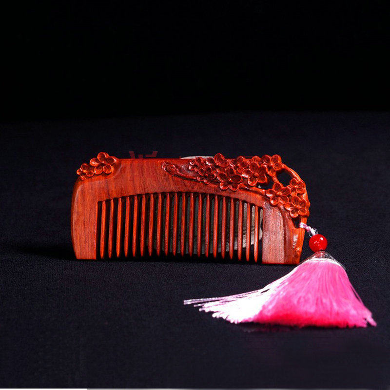 Small leaf eucalyptus carving (Lamei wood comb) handicraft wood comb anti-static mascarpon solid wood wood comb