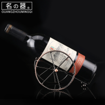 The name is a small battery battery red wine rack red wine rack ornaments creative display rack wine bottle holder household European wine rack