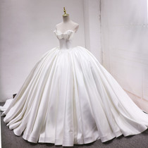 Fashion simple thin satin wedding dress 2021 new bride big tailed Moren lawn wedding ceremony go out yarn