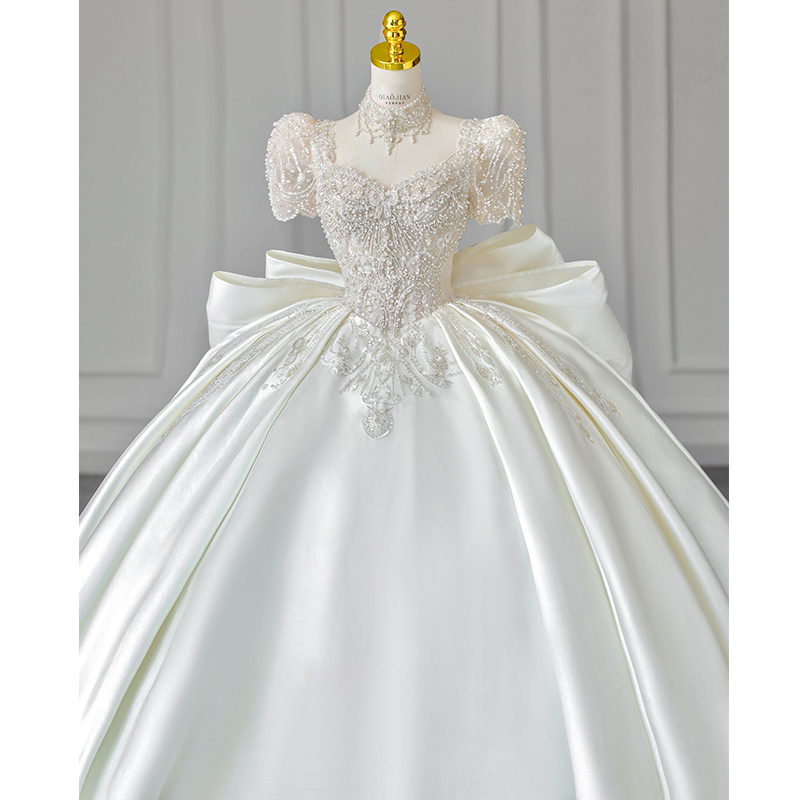 サテンホワイトフレンチライトウェディングドレス2023新しいブライダル高品質末尾冬の宮殿スタイルのメイン糸