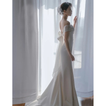 One-word shoulder fish tail light wedding dress 2021 new bride temperament French travel shoot small tail dress simple little man