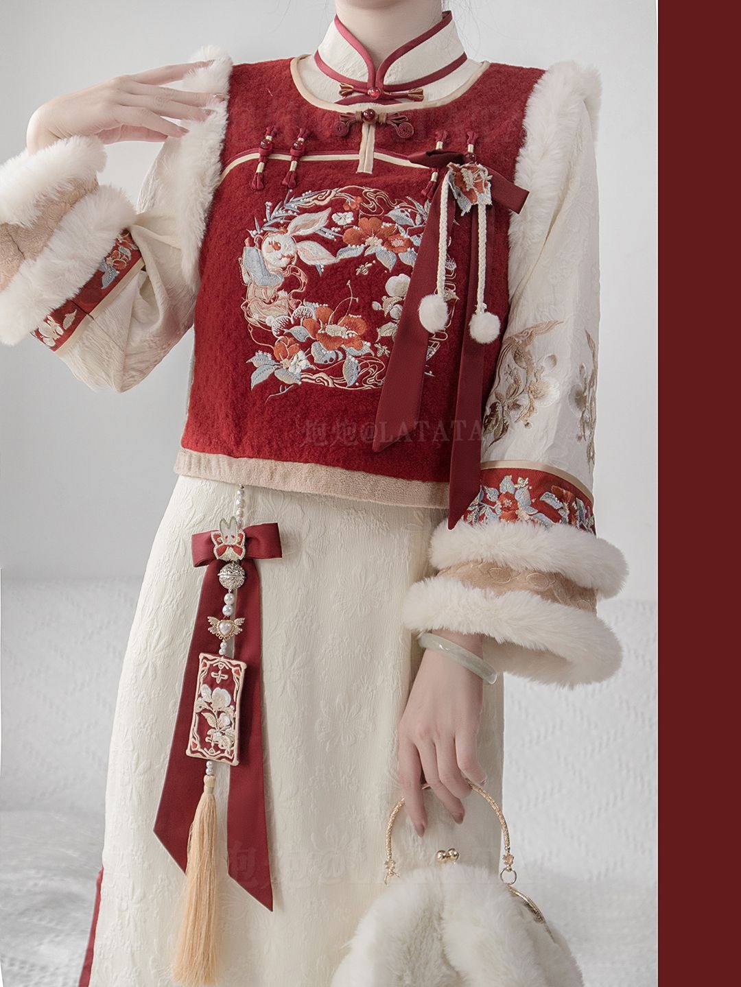 新しい中国風の女性の国民風新年シャツ冬赤改良されたチャイナドレスベストスーツ秋と冬