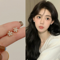 Temperament all-match flower earrings female 2023 new trendy niche design high-end earrings fashion light luxury earrings
