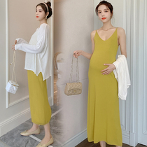 Western style pregnant womens dress small fragrant style fashion two-piece long skirt vneck vest breastfeeding knitted skirt autumn