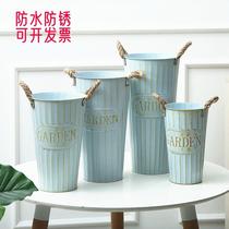 Retro made of old iron sheet Flowers Barrel American Fields Garden Iron Art Vase Flower Shop Dry Flowers Flowers Flowers Bucket Large number of flower arranging barrels