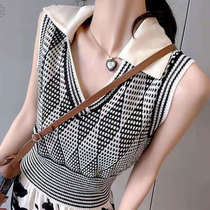  Large size retro geometric pattern sleeveless shirt womens summer 2021 new retro Paris temperament V-neck knitted top