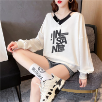 Foreign style fake two ins super fire sweater womens 2021 new lazy wind exposed collarbone high sense casual top tide