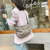 Italian aesthetic ~ heavy weight recommended ~ temperament age age bombing Street Womens bag trend wild travel one shoulder shoulder bag