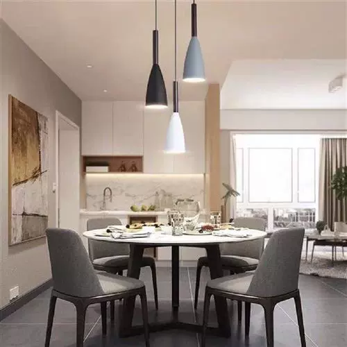 Железное искусство, висящее в крытом свете энергии