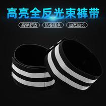 Pants leggings Close-up Instrumental legs with bike bunches pants with strap tying pants bunches bunches legs with bunches and legs with rolls a