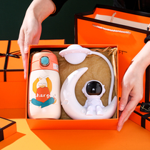 Ten-year-old boys and girls birthday banquet box with hands-on kindergarten gift Sixty-one Childrens Day gift customized