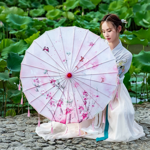 Танцевальный зонтик, исполняющий популярный зонтик, текущий su umbrella rousient wind uncbell