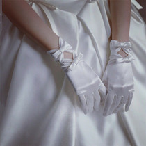 Retro Hepburn style Bride wedding gloves lace red and white bow mesh wedding wedding short satin thin