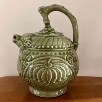 中国宋代耀州窯  倒流壶￼  陽刻花紋  古美術品 宋耀州窑刻缠枝牡丹纹倒流壶古玩古董精品瓷器老货旧货收藏