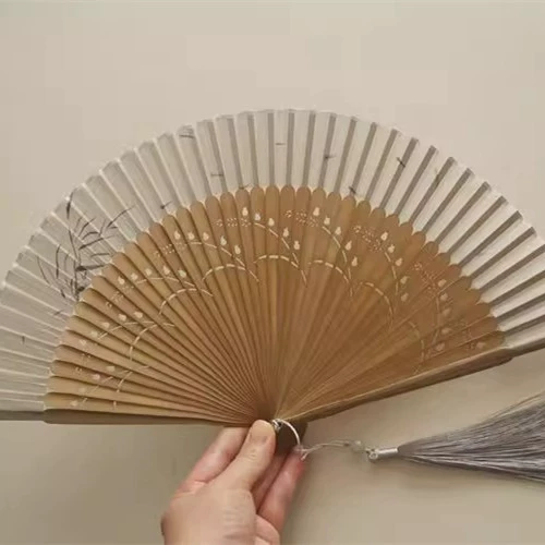 Moon Fan Retro Style Elegant Girl Fan Fan Cheongsam Hanfu Founcing Fan 6,6 дюйма ежедневного подарка вентилятор серая трава карп