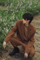 Meek is still early) Earth color series casual suit jacket shorts latte brown black 2-color wall crack push
