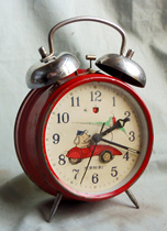 (Antique)Rare Tianjin Jinji brand big double bell racing car (wheels will move)mechanical alarm clock