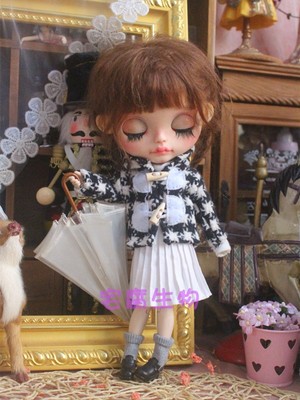 taobao agent Black and White Trinity Cape Claw Winter Coat Licca Rotten Strawberry Cabb OB24 Plastic Skin Azone Azone