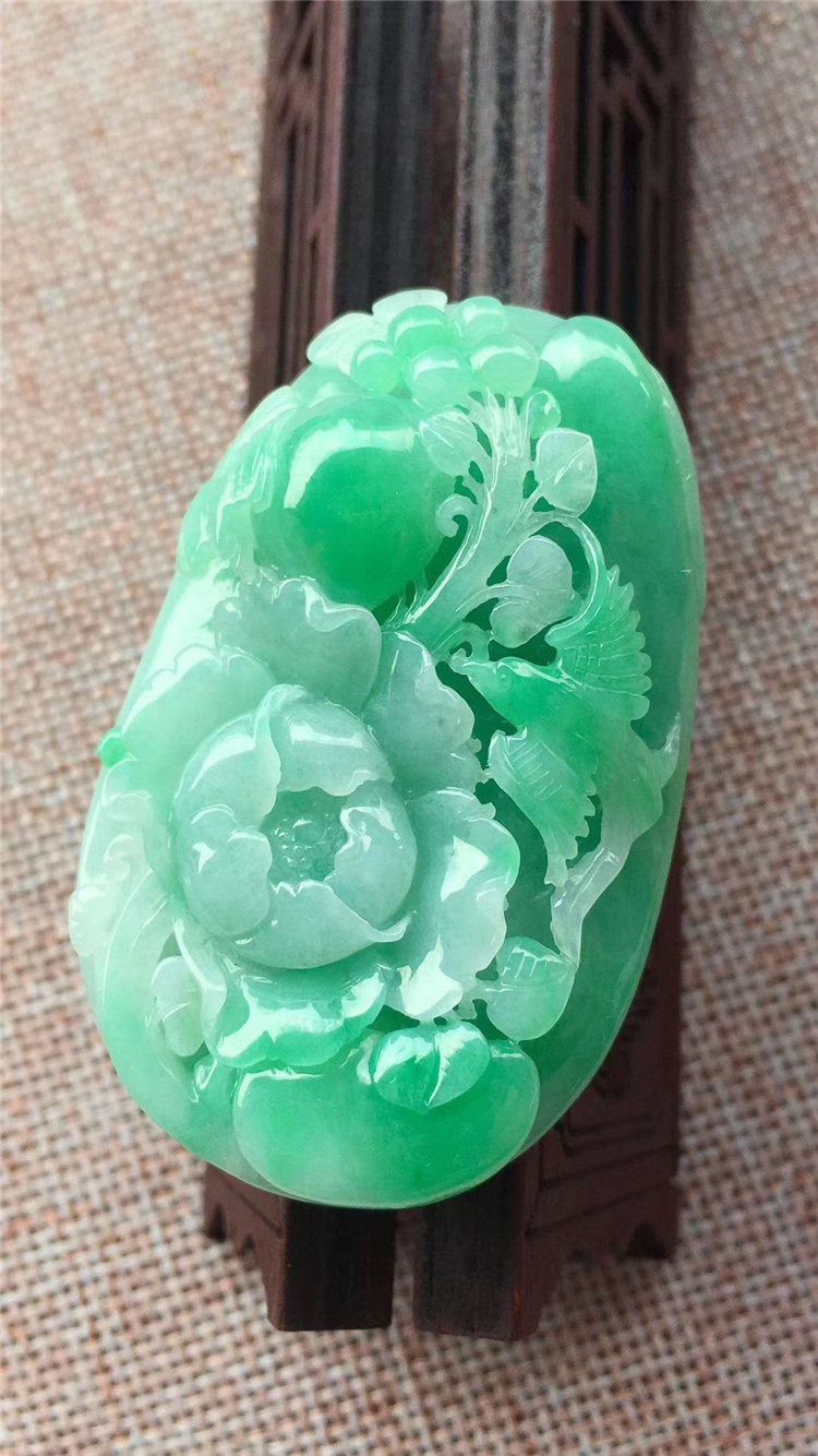 Jane Ann Jade Natural A cargo ice plant full of green flowers blooming rich jade pendant old species glue female jade pendant