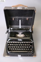 Domestic spot Germany 1953 Erika model 10 antique mechanical typewriter function intact