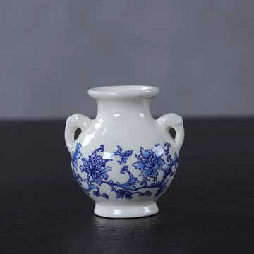 青花瓷瓶2個 青花瓷瓶2個 TWO BLUE AND WHITE KENDI LATE MING DYNASTY | 晚