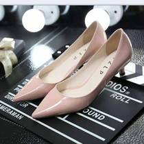 Patent leather low-heeled single shoes womens autumn 2021 French 3cm small heels pointed thin-heeled black large size work shoes